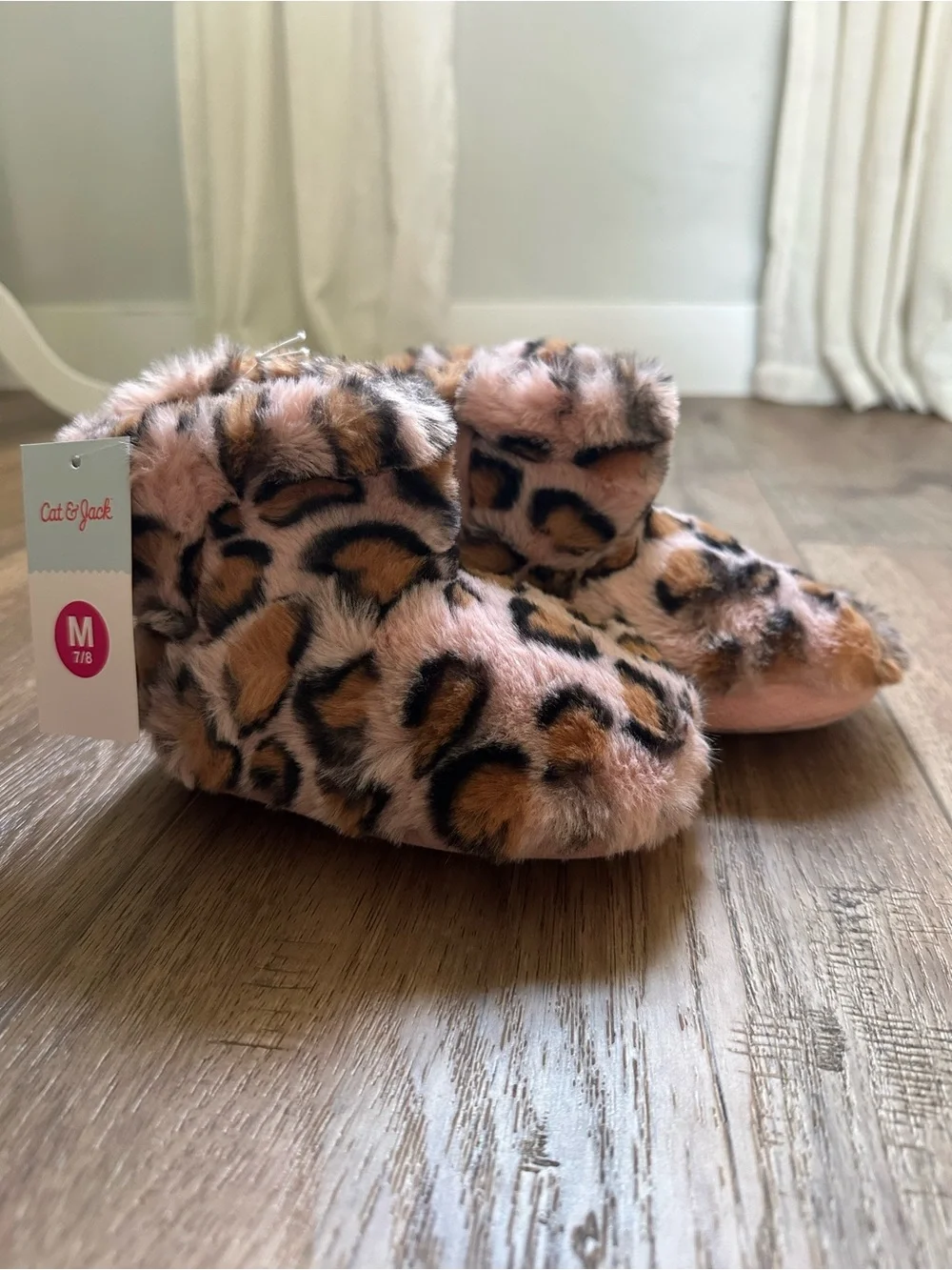 NWT!! Cat & Jack Leopard Print Kids Slippers, Pink Dallas Style, Non-Slip, M 7/8